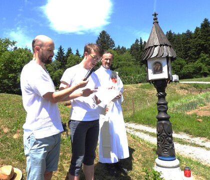 Med blagoslovom Šmajčevega znamenja